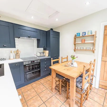 Tatil Evi Potter's Wheel, By The *